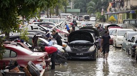 Malaysia Bagi-bagi Voucher Servis Mobil Terdampak Banjir Bandang