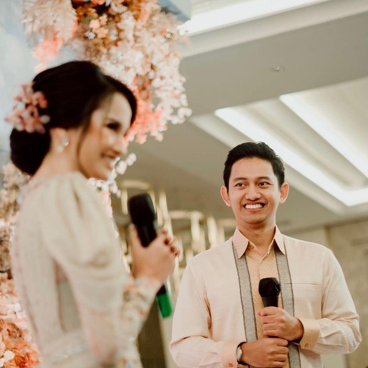 <p>CO-Founder dan CEO Ruangguru itu dikenal jarang mengucapkan kalimat manis kepada sang kekasih. Momen ini pun terasa sangat istimewa bagi Sabrina. (Foto: Instagram @sabrinaanggraini @visuelproject)</p>