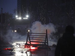 Rusuh! Pedemo Tolak Vaksin di Belgia Lempar Pagar ke Polisi