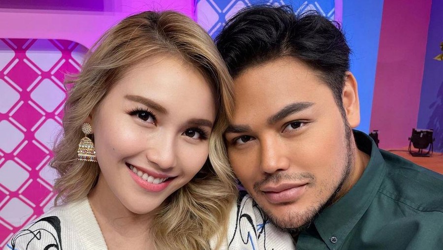 Foto Bareng, Rambut Pirang Anak Igun Disebut Mirip Ayu Ting Ting