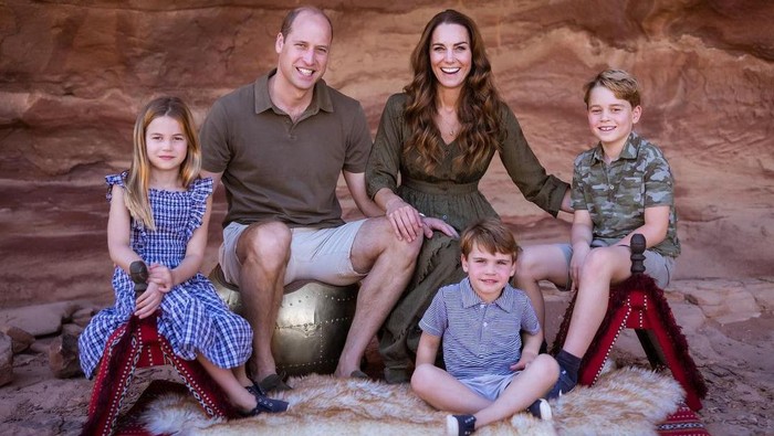 Intip Gaya Stylish Kate Middleton saat Mempersiapkan Perayaan Natal Intip Gaya Stylish Kate Middleton saat Mempersiapkan Perayaan Natal