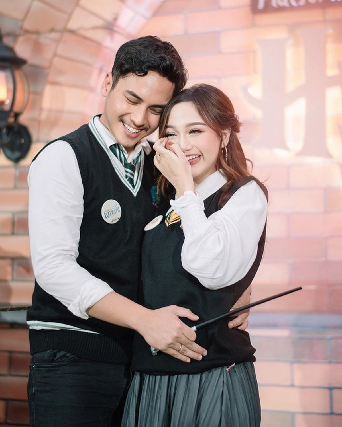 Selebgram Nanda Arsyinta baru saja menggelar acara gender reveal meriah dengan tema Harry Potter&period; Yuk intip&excl;