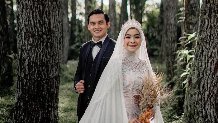 5 Artis Indonesia Ini Melepas Status Lajang di Tahun 2021, Ada Pesinetron sampai Penyanyi! Cek Daftarnya di sini... 5 Artis Indonesia Ini Melepas Status Lajang di Tahun 2021, Ada Pesinetron sampai Penyanyi! Cek Daftarnya di sini...