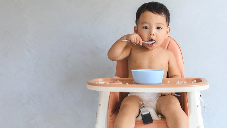 Ilustrasi bayi makan