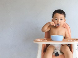 Mitos Bayi Menangis Diberi Pisang, Dokter Ingatkan Bahayanya