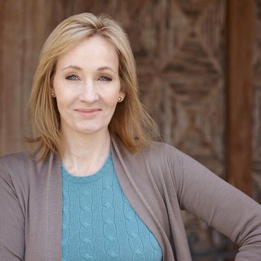 Prihatin ke Salman Rushdie, JK Rowling Dapat Ancaman Pembunuhan