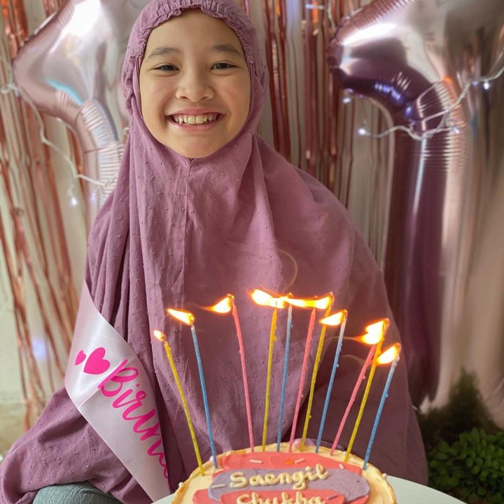 <p>Gadis yang baru genap berusia 11 tahun itu kini sudah mulai bangun bisnis sendiri yang bergerak di bidang <em>clothing line</em>. (Foto: Instagram @kana.sybilla)</p>