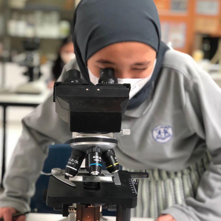 <p>Diketahui, bisnis tersebut ia jalani untuk mengisi waku kosong selama libur sekolah, Bunda. Sang Bunda, Zaskia menceritakan kalau Kana begitu antusias menjalani bisnisnya di bidang <em>fashion</em> ini. (Foto: Instagram @kana.sybilla)</p>