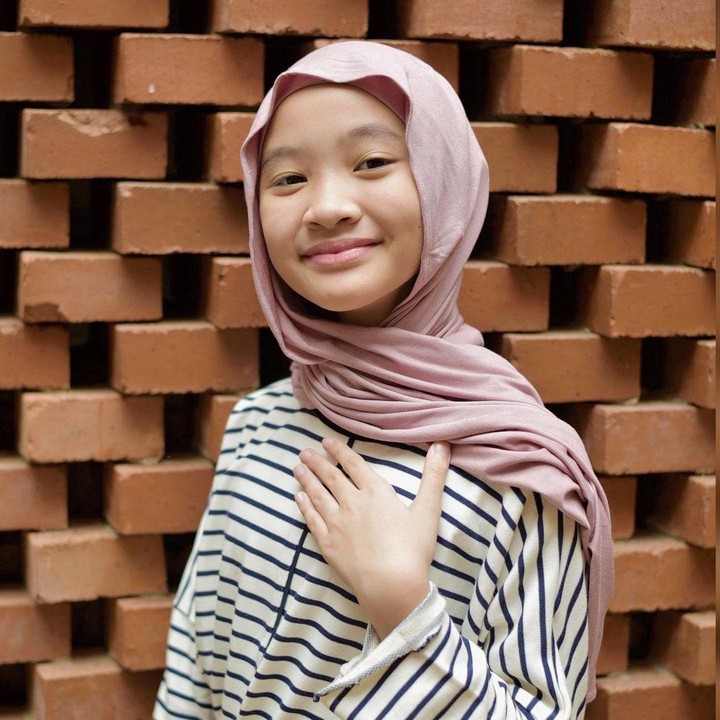 <p>Kana menjalankan bisnis tersebut secara <em>online</em> melalui Instagram. Di akun @Sybil_id, Kana menjual berbagai pakaian yang bagi anak seusianya dengan <em>style</em> remaja kekinian. (Foto: Instagram @sybil_id)</p>