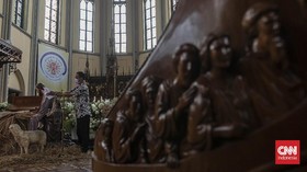FOTO: Mempersiapkan Gereja untuk Natal di Tengah Pandemi Covid