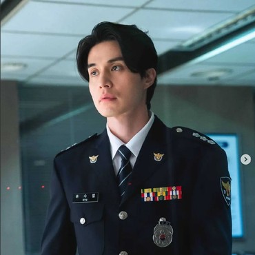 Cara Elegan Lee Dong Wook Hadapi Perilaku Fans yang Tidak Sopan