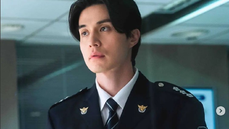 Lee Dong Wook dalam drama Korea Bad and Crazy Lee Dong Wook dalam drama Korea Bad and Crazy