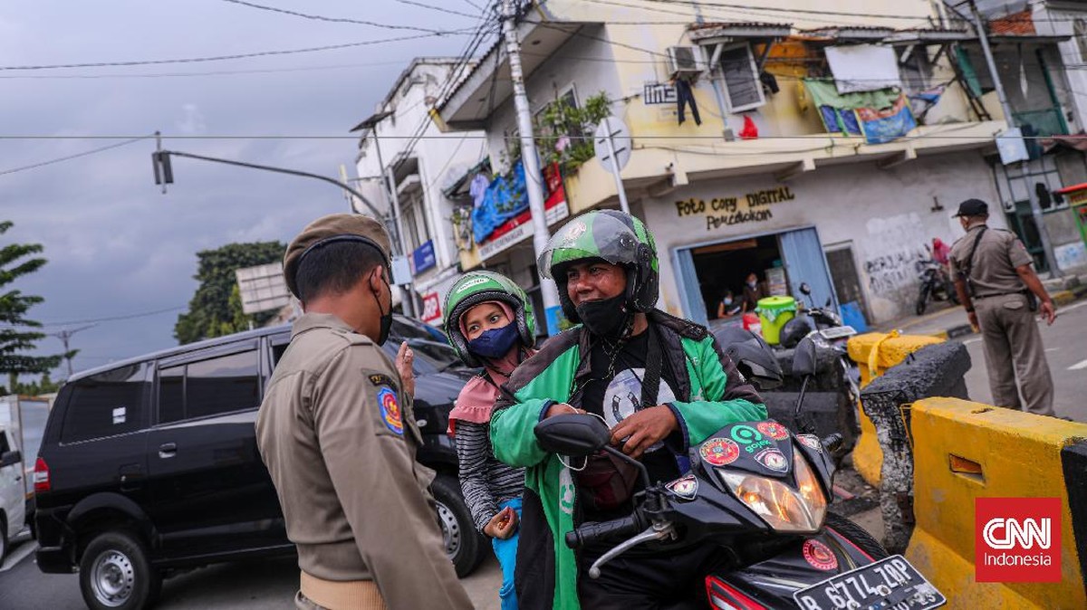 FOTO: Razia Pelanggar Protokol Kesehatan di Kawasan Kota Tua