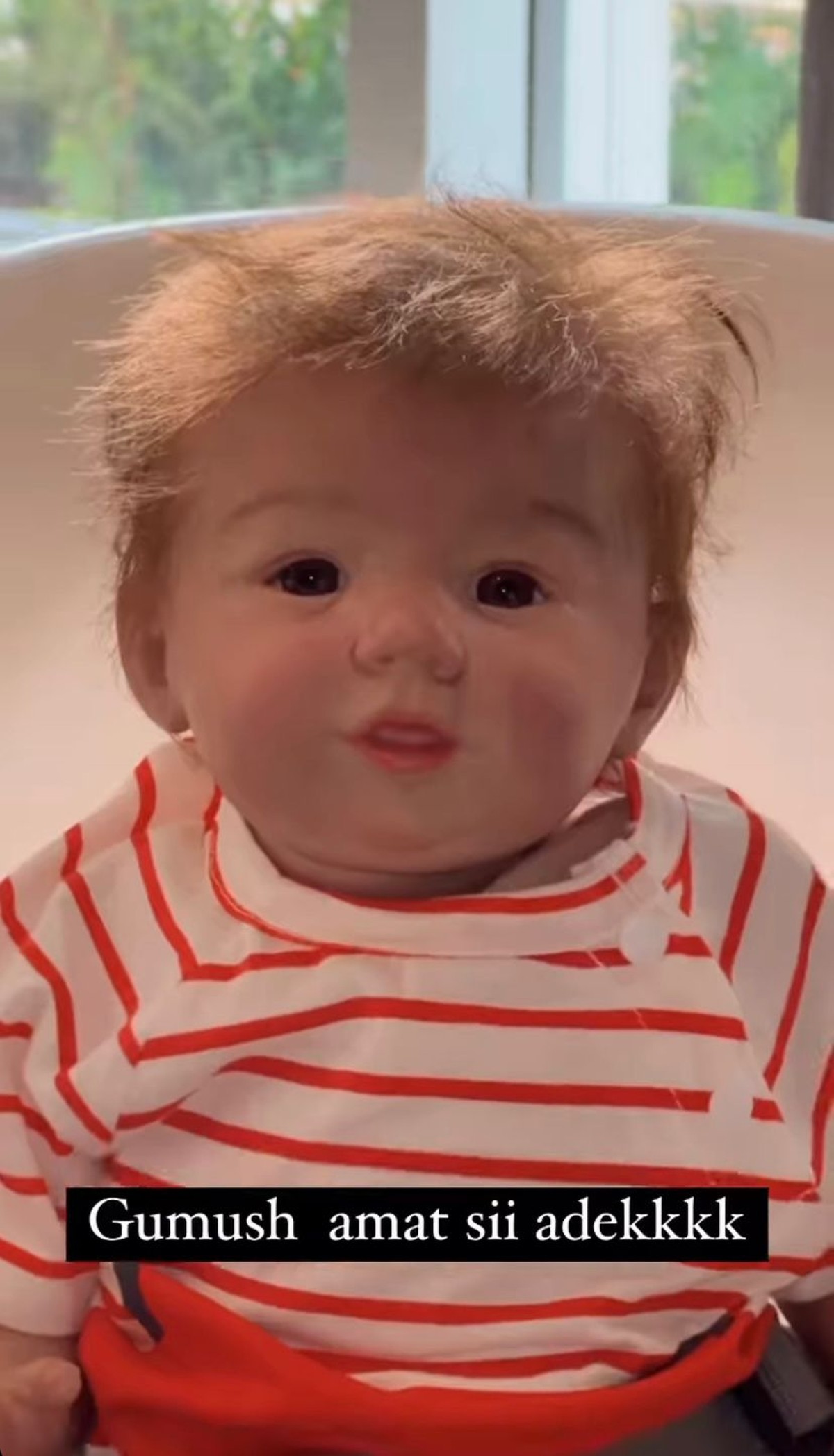 Ivan Gunawan menjadi sorotan usai umumkan kelahiran anak pertamanya dengan Neva bernama&comma; Miracle&period; Yuk kita intip&excl;