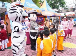 Panggung Boneka Hibur Peserta Vaksin Anak di Lamongan