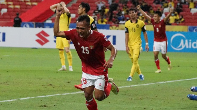 Bintang Timnas Indonesia, Irfan Jaya berhasil menebus kesalahan di awal laga dengan dua gol dan satu assist ke gawang Malaysia di Piala AFF.