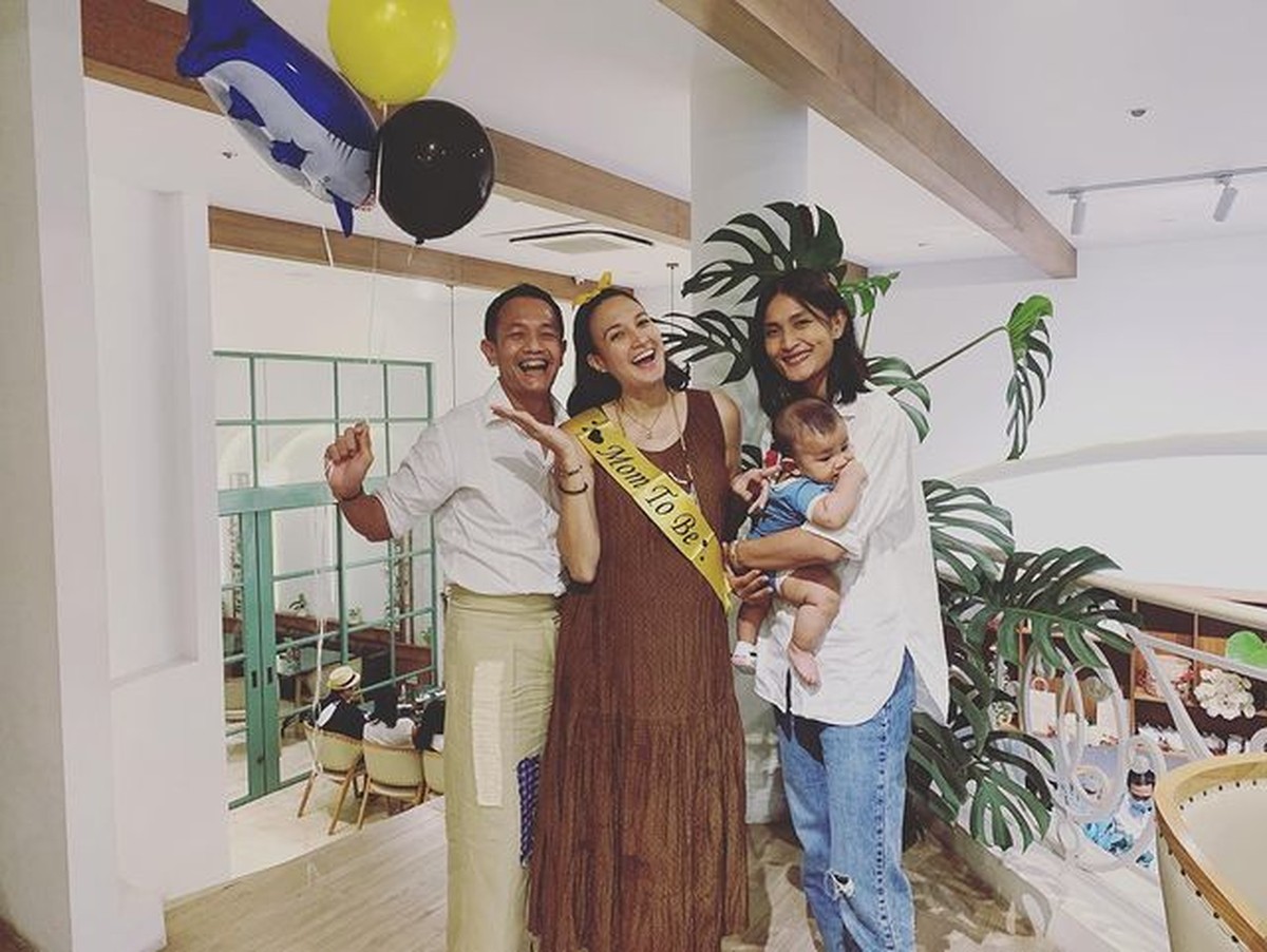 Potret Baby Shower Nadine Chandrawinata