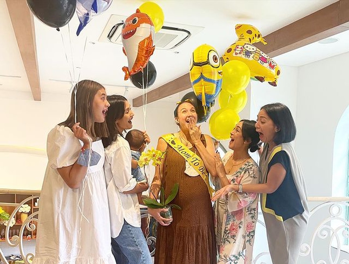 Potret Baby Shower Nadine Chandrawinata