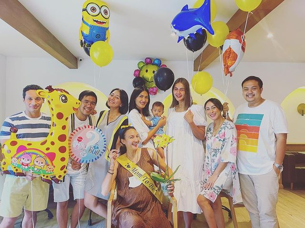 Potret Baby Shower Nadine Chandrawinata