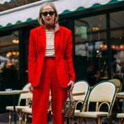 Selain Dress, Kamu Juga Bisa Pakai Jenis Busana Warna Merah Ini untuk Tampil Fashionable di Hari Natal