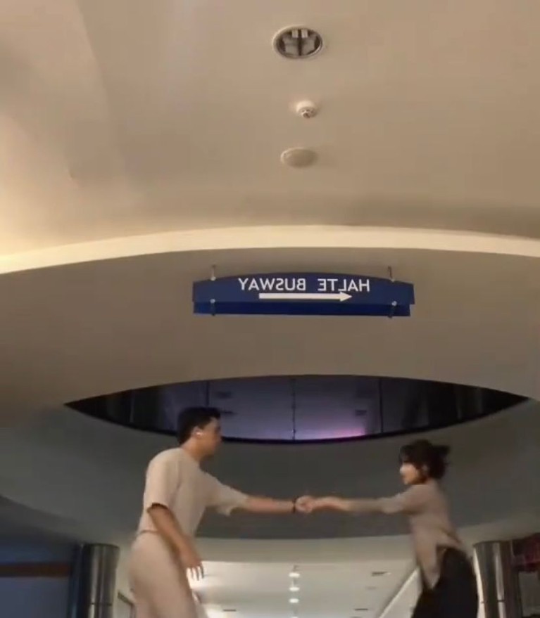 Thoriq Halilintar dan Fuji Sejak bikin konten masak bareng beberapa waktu lalu, Fuji dan Thoriq Halilintar terlihat makin dekat. Yuk intip kebersamaan mereka!