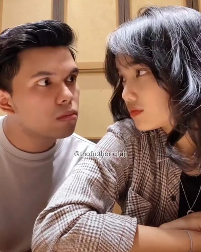 Sejak bikin konten masak bareng beberapa waktu lalu, Fuji dan Thoriq Halilintar terlihat makin dekat. Yuk intip kebersamaan mereka!