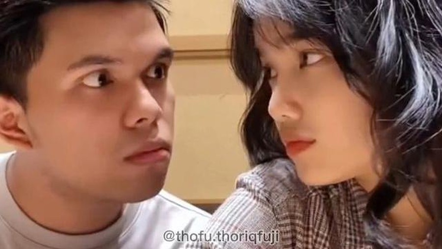 Sejak bikin konten masak bareng beberapa waktu lalu, Fuji dan Thoriq Halilintar terlihat makin dekat. Yuk intip kebersamaan mereka!