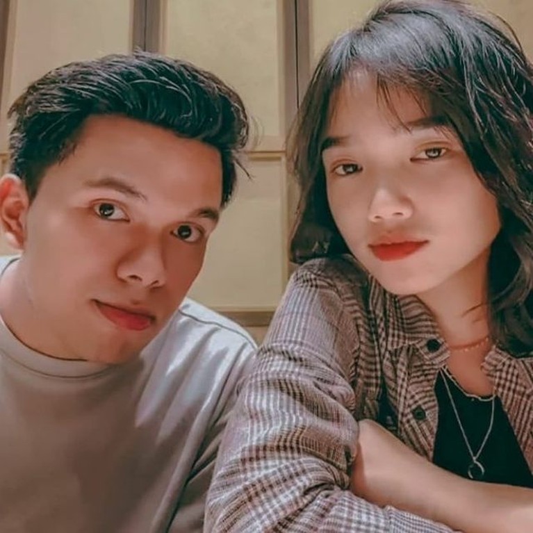 Thoriq Halilintar dan Fuji Sejak bikin konten masak bareng beberapa waktu lalu, Fuji dan Thoriq Halilintar terlihat makin dekat. Yuk intip kebersamaan mereka!
