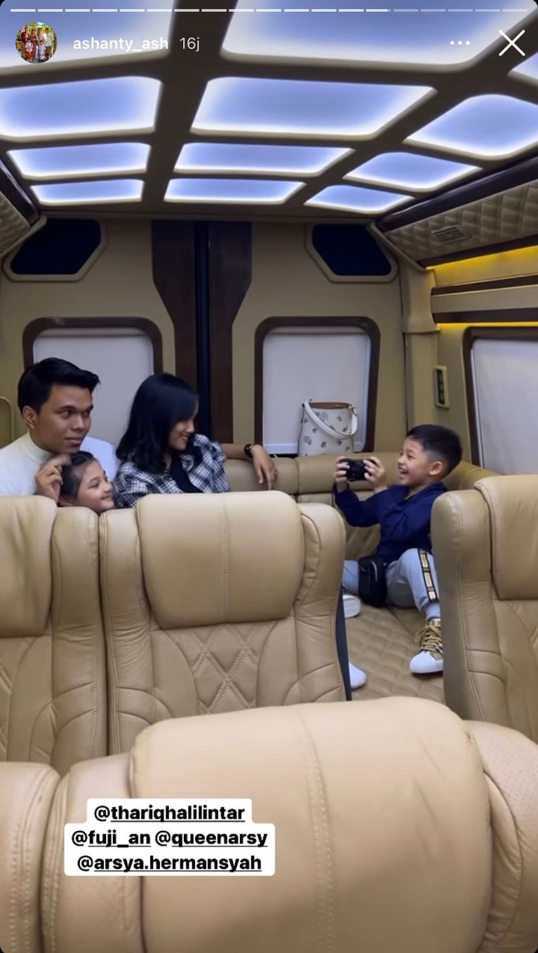 6 Momen Manis Fuji Antar Thoriq Halilintar ke Bandara Kedekatan Fuji dan Thoriq Halilintar sedang jadi sorotan, baru-baru ini Fuji antar Thoriq ke bandara sangat manis. Yuk intip!