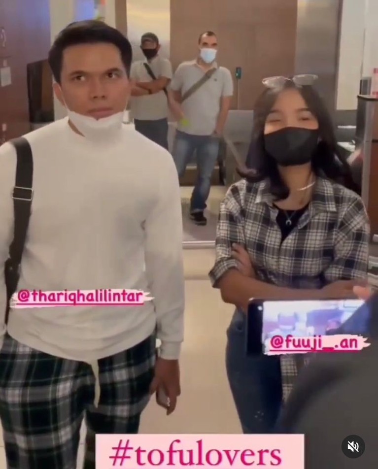 6 Momen Manis Fuji Antar Thoriq Halilintar ke Bandara Kedekatan Fuji dan Thoriq Halilintar sedang jadi sorotan, baru-baru ini Fuji antar Thoriq ke bandara sangat manis. Yuk intip!