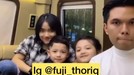 Kedekatan Fuji dan Thoriq Halilintar sedang jadi sorotan&comma; baru-baru ini Fuji antar Thoriq ke bandara sangat manis&period; Yuk intip&excl;