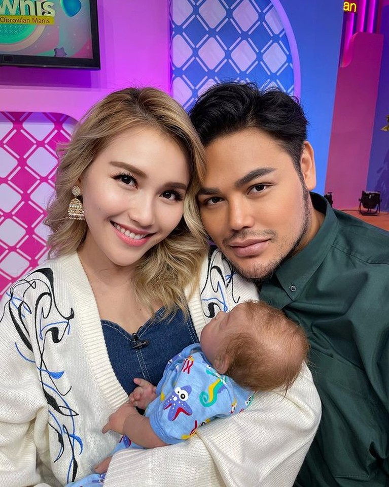 6 Potret Eqqel Anak Ivan Gunawan Bersama Para Selebritis Tanah Air Putra Ivan Gunawan, Miracle Putra Mahkota atau dipanggil Eqqel jadi sorotan. Yuk intip potret Eqqel bersama para selebritis Tanah Air!