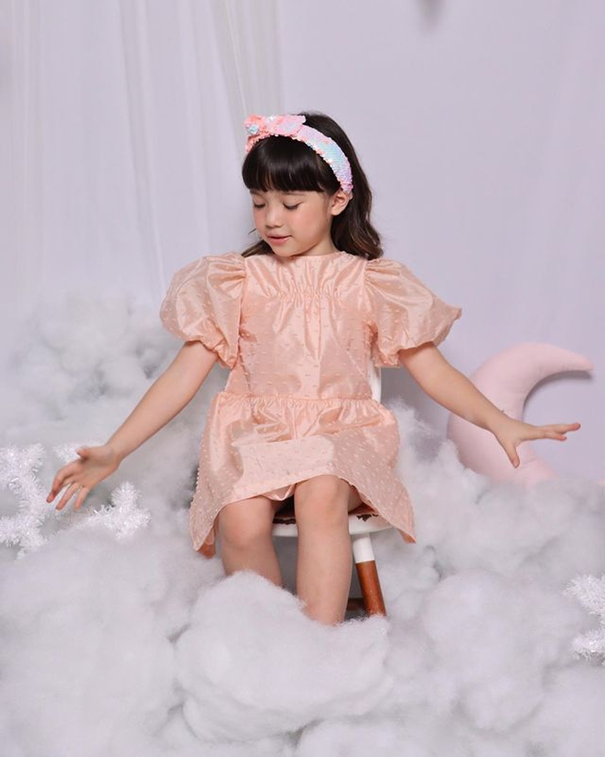 Baru-baru ini Gading melakukan sesi pemotretan dan modelnya adalah Gempita putri tunggalnya jadi sorotan&period; Yuk intip potretnya&excl;