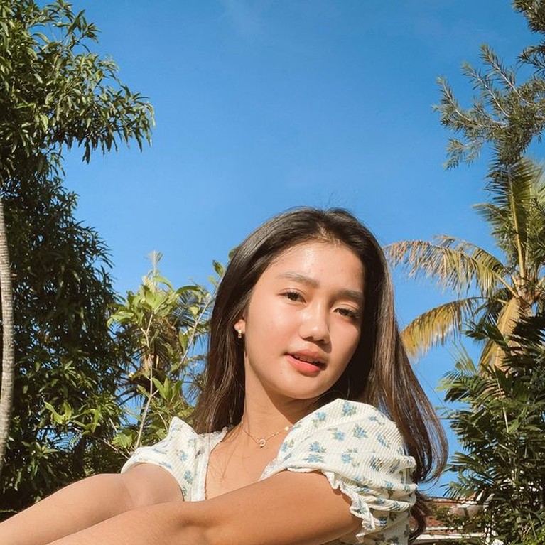 7 Potret Chika Seleb TikTok yang Ngaku Belum Putus dari Thariq Halilintar Sebelumnya, Chika seleb TikTok diketahui berpacaran dengan Thariq Halilintar dan mengaku belum putus. Yuk intip potretnya!