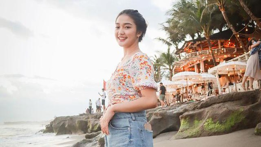 Sebelumnya, Chika seleb TikTok diketahui berpacaran dengan Thariq Halilintar dan mengaku belum putus. Yuk intip potretnya!