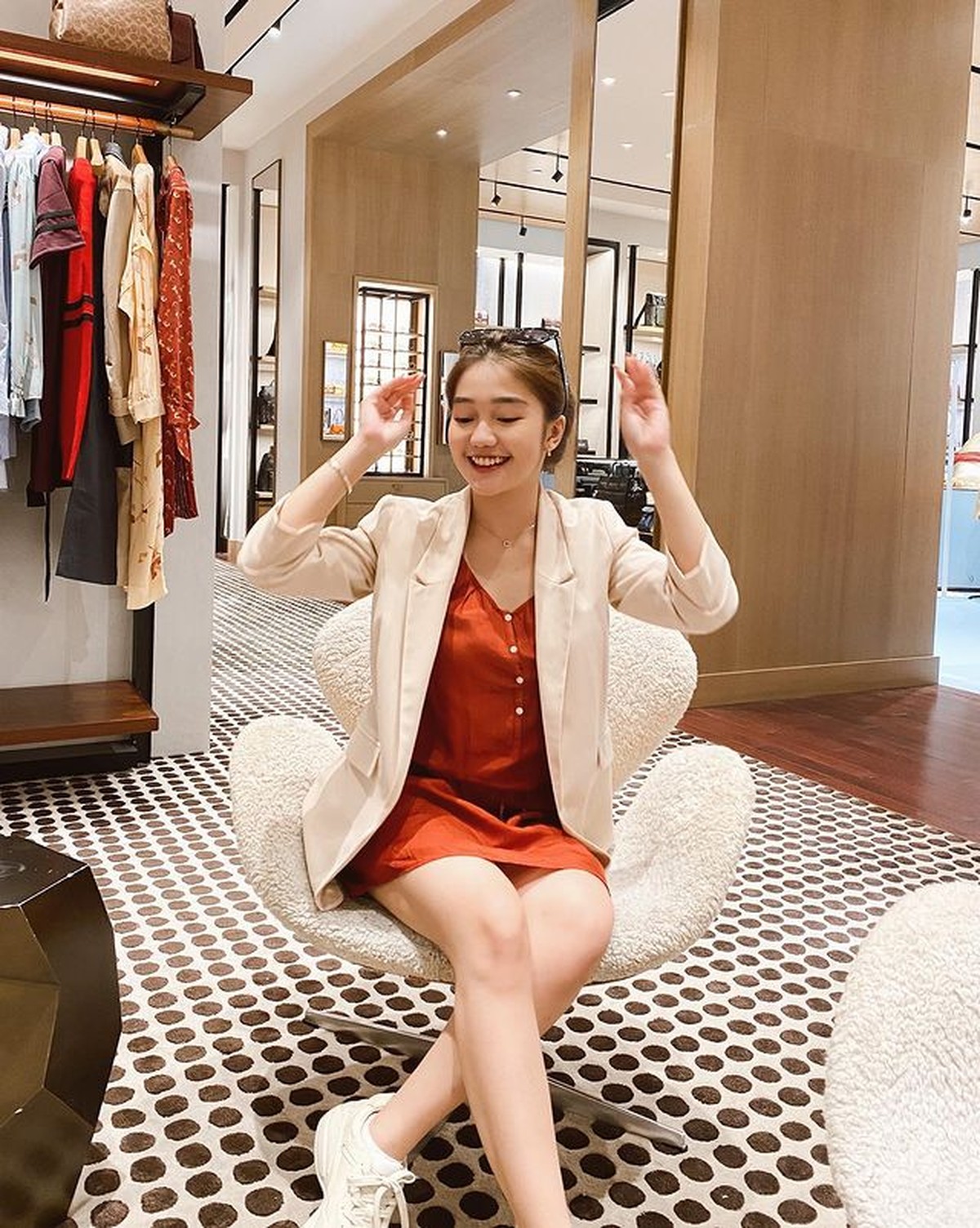 Sebelumnya&comma; Chika seleb TikTok diketahui berpacaran dengan Thariq Halilintar dan mengaku belum putus&period; Yuk intip potretnya&excl;