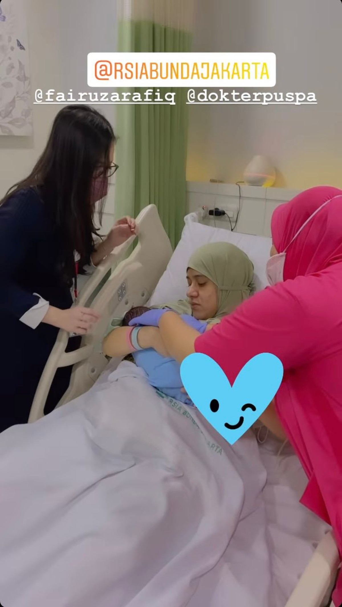 Fairuz A Rafiq telah melahirkan anak ketiganya ditemani suami tercinta&comma; Sonny Septian dan anak-anaknya&period; Yuk intip potretnya&excl;