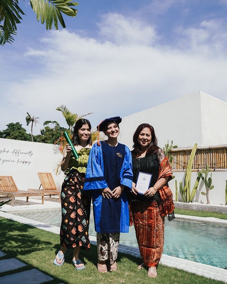 7 Potret Marsha Aruan Wisuda Sarjana 7 Potret Marsha Aruan Wisuda Sarjana