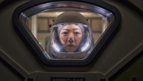 Menilik Beda The Silent Sea dan Space Sweeper