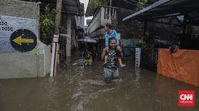 Banjir Rendam Ulujami Jaksel, Seorang Anak Diduga Hilang Terseret Air