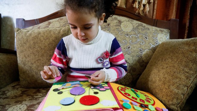 FOTO: Buku Kain Buatan Tangan Ibu di Palestina