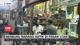 VIDEO: Berburu Barang Antik di Pasar Loak Jembatan Item