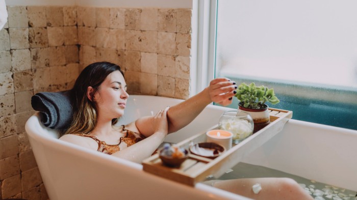 5 Kesalahan Saat Eksfoliasi Kulit yang bikin Skin Barrier Malah Rusak!