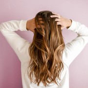 7 Cara Mudah Merawat Rambut Panjang agar Tidak Mudah Rontok