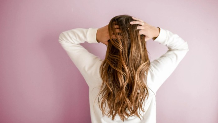 7 Cara Mudah Merawat Rambut Panjang agar Tidak Mudah Rontok