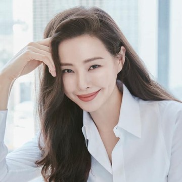 Mantan Miss Korea Sekaligus Aktris Honey Lee Umumkan Kabar Kehamilan