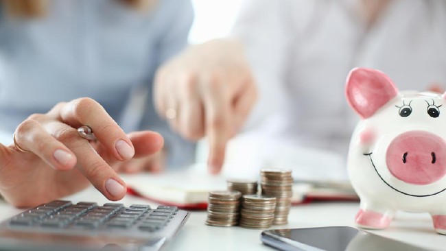 Penting untuk mengetahui cara mengatur budget liburan agar tidak malah menambah beban jika dana yang dikeluarkan saat liburan melebihi perkiraan.