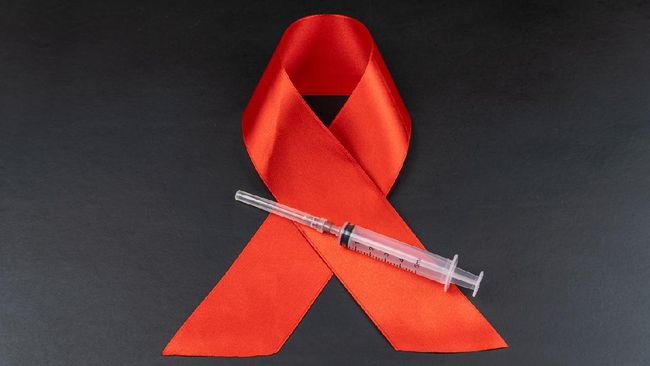 HIV tak hanya menular melalui hubungan seksual. Ada beberapa cara penularan HIV lainnya selain perilaku seksual.