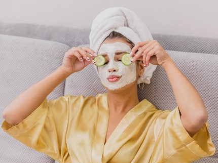 Skincare Bahan Alami, Ini 5 Manfaat Timun untuk Kulit Wajah Bunda