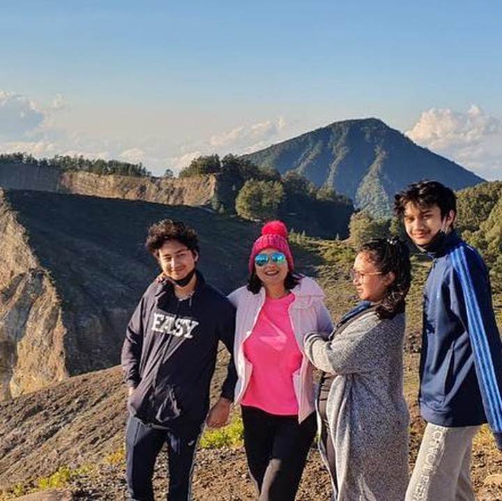 <p>Mario juga sangat akur dengan saudaranya. Ira Wibowo biasa mengajak Mario jalan-jalan bersama Radya, serta kakak tiri mereka yaitu Chika Bagaskara. (Foto: Instagram @irawbw)</p>